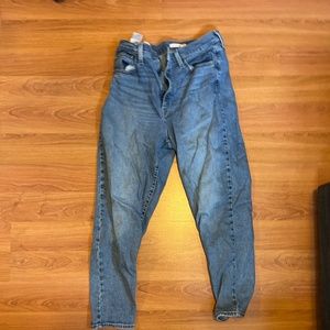 Levi’s high waisted mom jeans